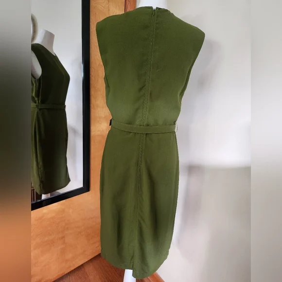 Burberry Sleeveless Midi Dress - Picture 2 of 4